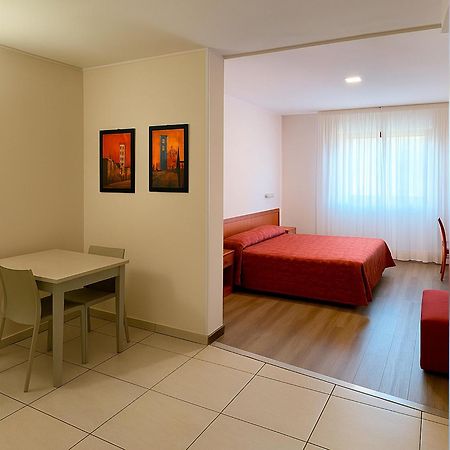 Hotel E Appartamenti La Solaria San Giovanni Rotondo Eksteriør billede