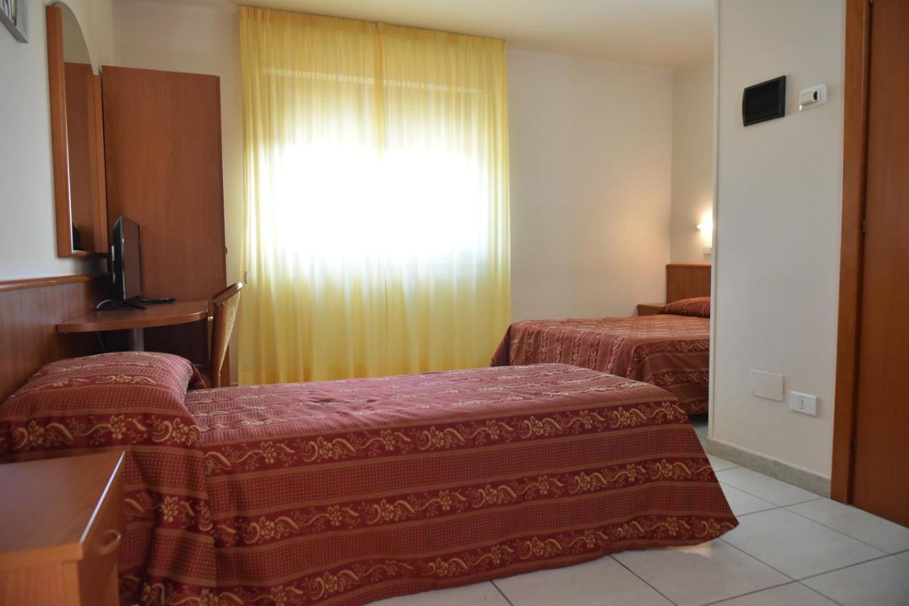 Hotel E Appartamenti La Solaria San Giovanni Rotondo Eksteriør billede