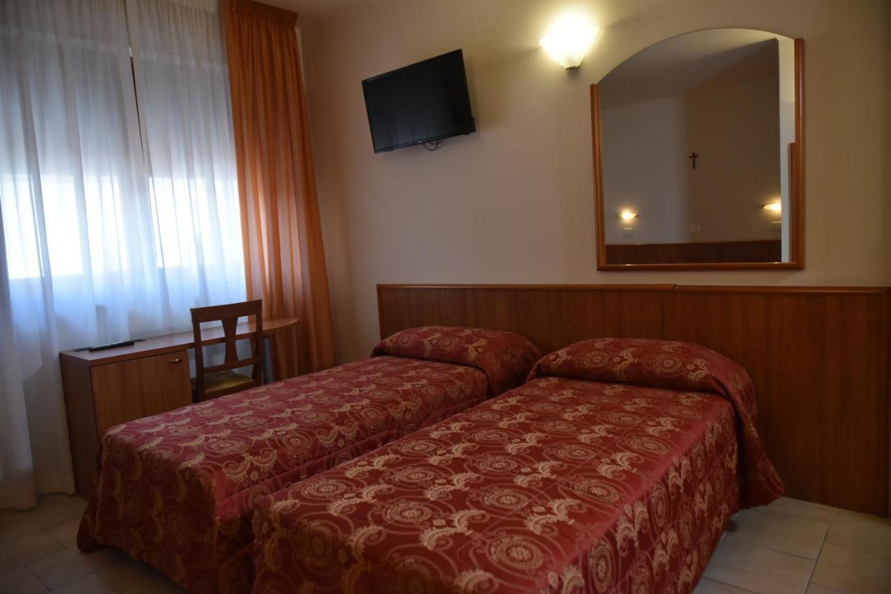 Hotel E Appartamenti La Solaria San Giovanni Rotondo Eksteriør billede
