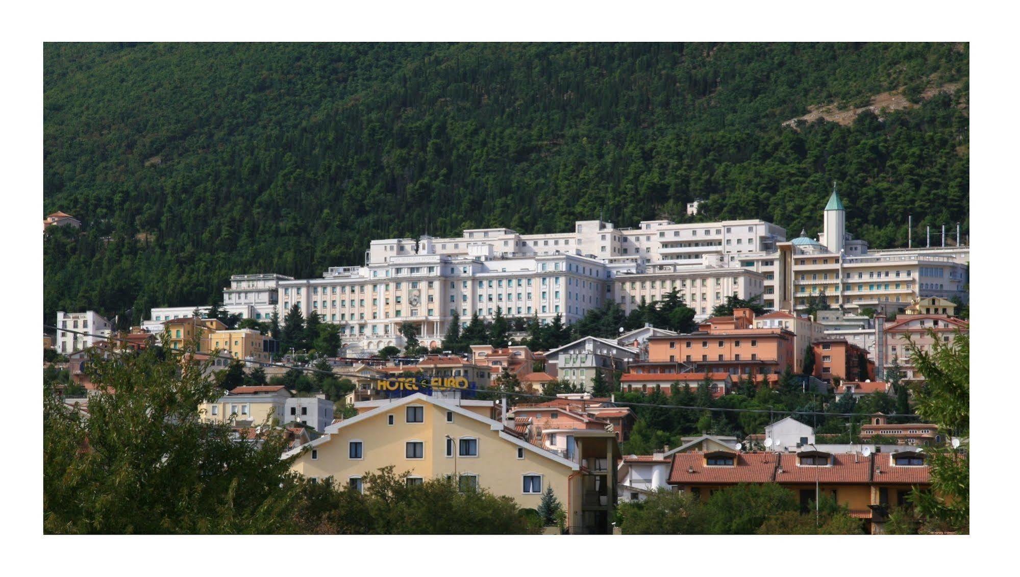 Hotel E Appartamenti La Solaria San Giovanni Rotondo Eksteriør billede