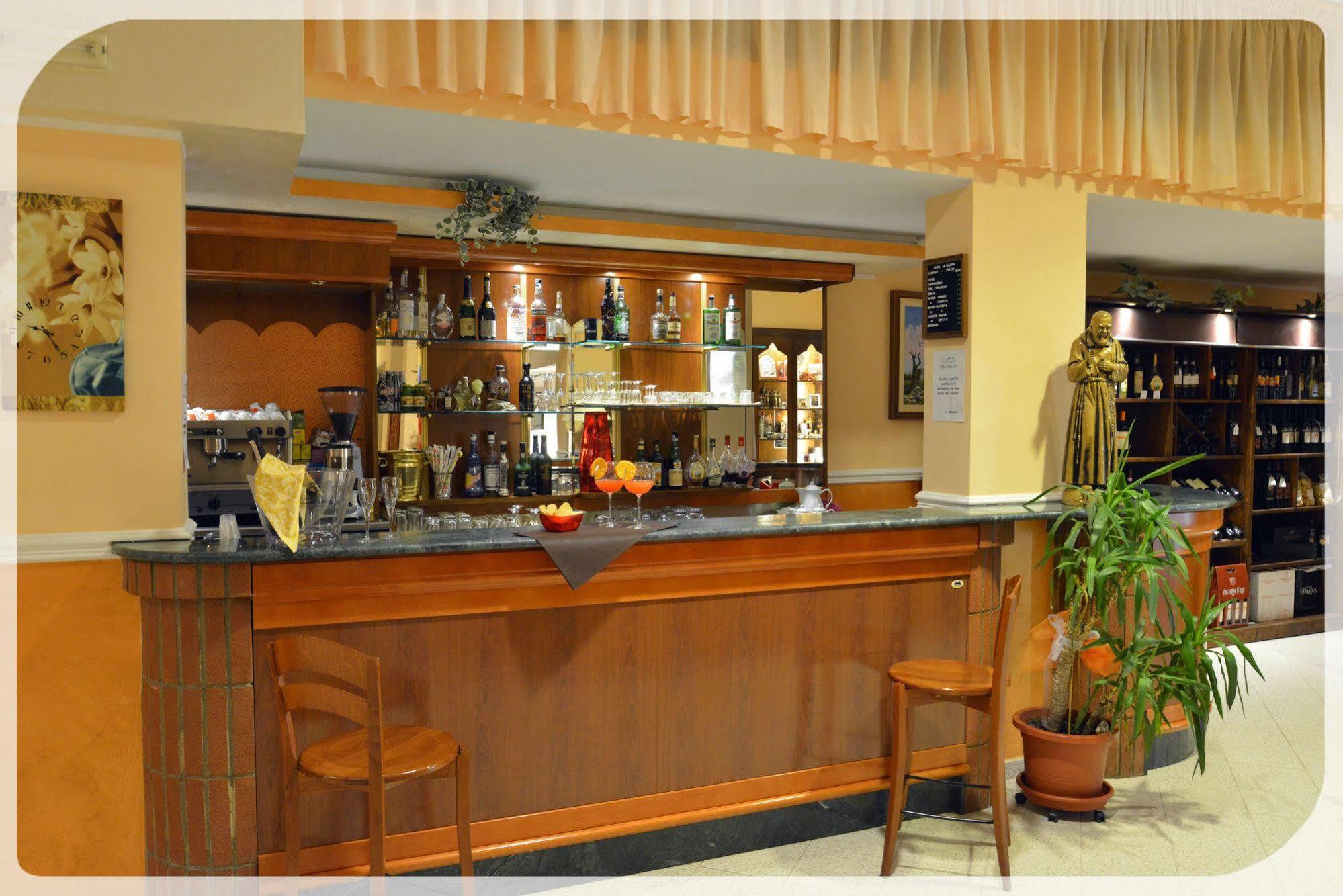Hotel E Appartamenti La Solaria San Giovanni Rotondo Eksteriør billede