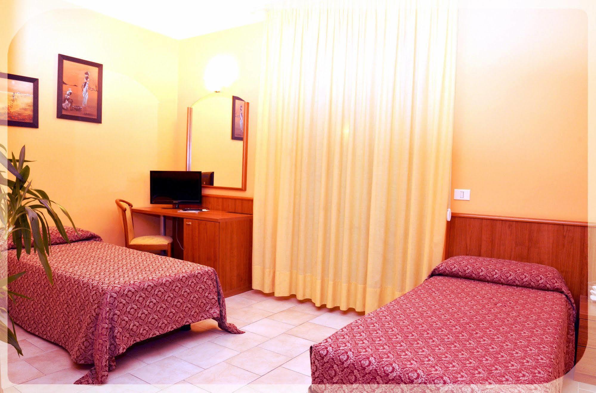 Hotel E Appartamenti La Solaria San Giovanni Rotondo Eksteriør billede